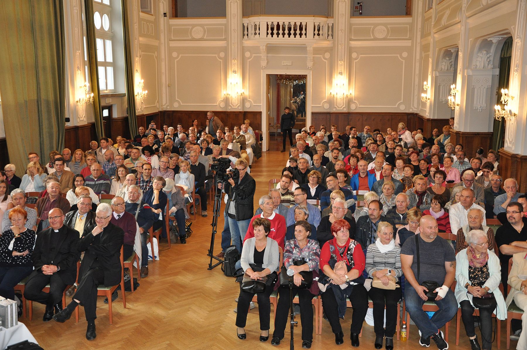 Globális helyzetelemzés Nógrádi György székesfehérvári előadásán